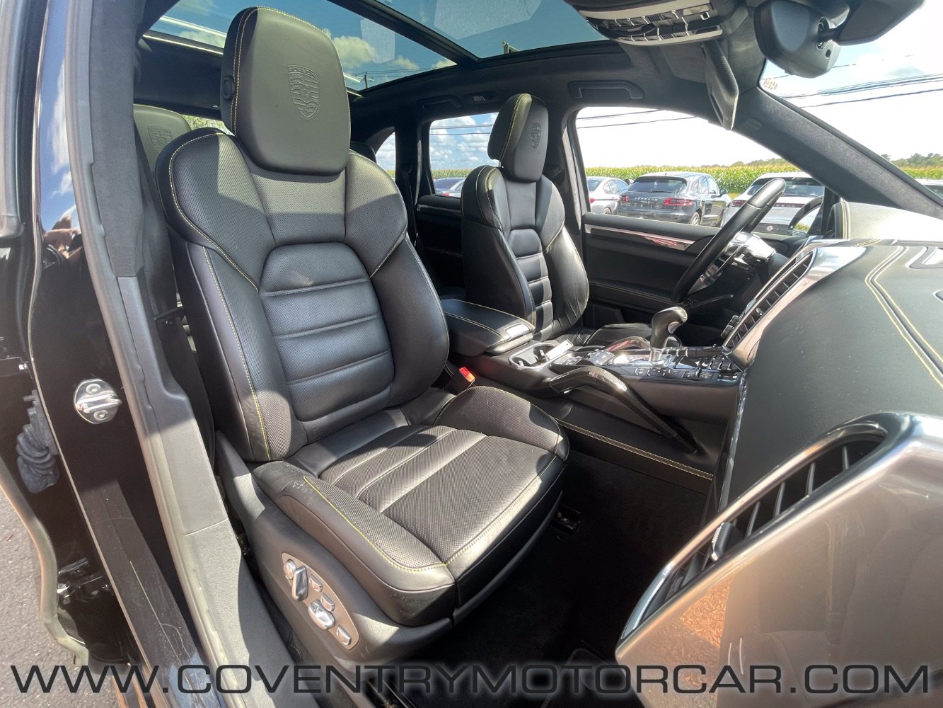 Used 2016 Porsche Cayenne Turbo S image 28