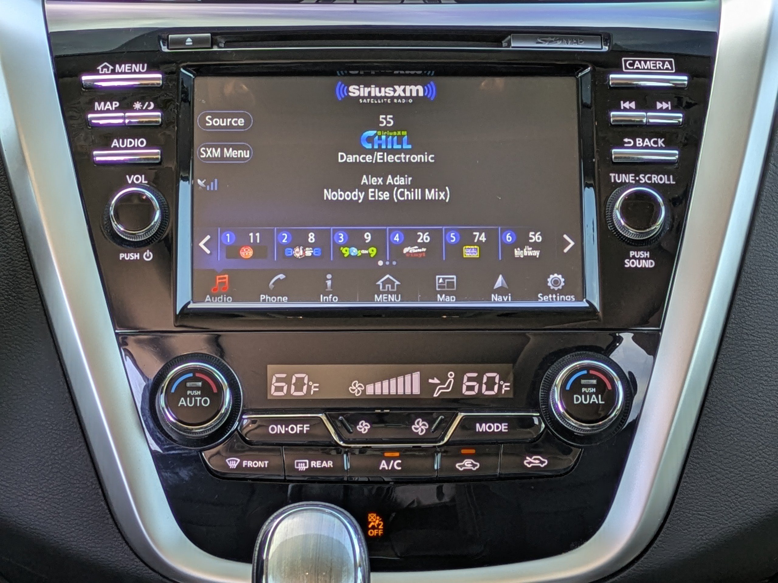 Used 2018 Nissan Murano SL w/ Moonroof Package AWD/4WD image 17