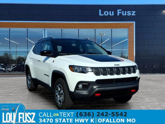 Used 2022 Jeep Compass Trailhawk w/ Trailhawk Convenience Group AWD/4WD image 1