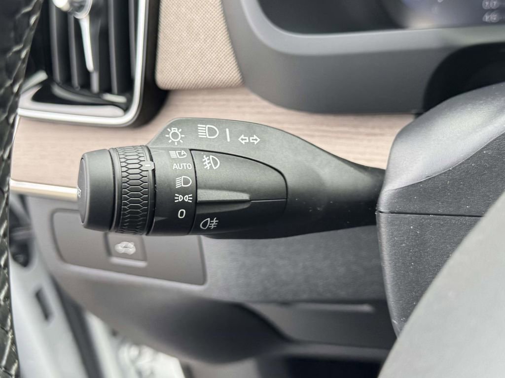 Certified 2026 Volvo XC90 B6 Plus w/ Protection Package image 22