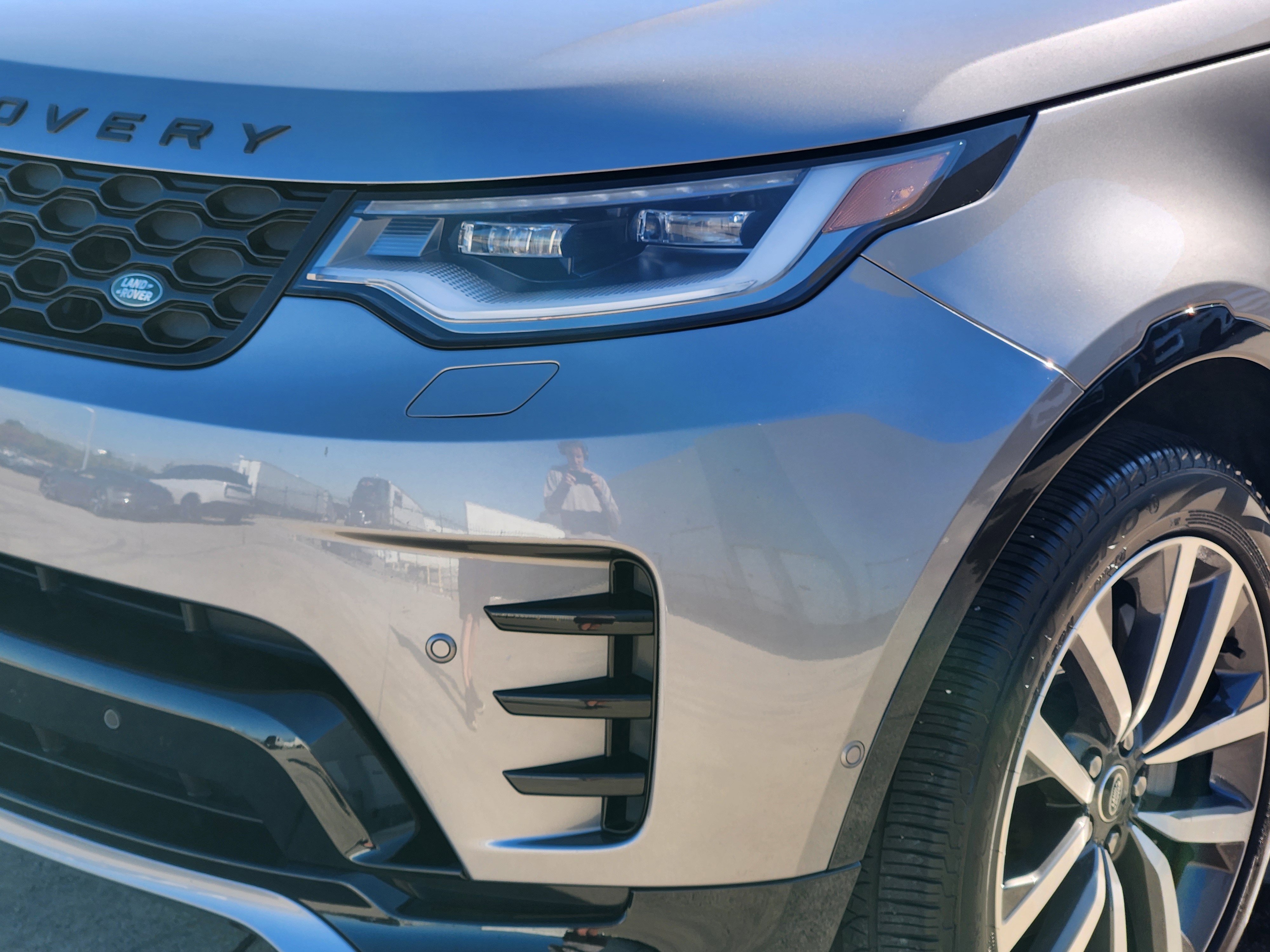 Certified 2024 Land Rover Discovery Dynamic SE image 9