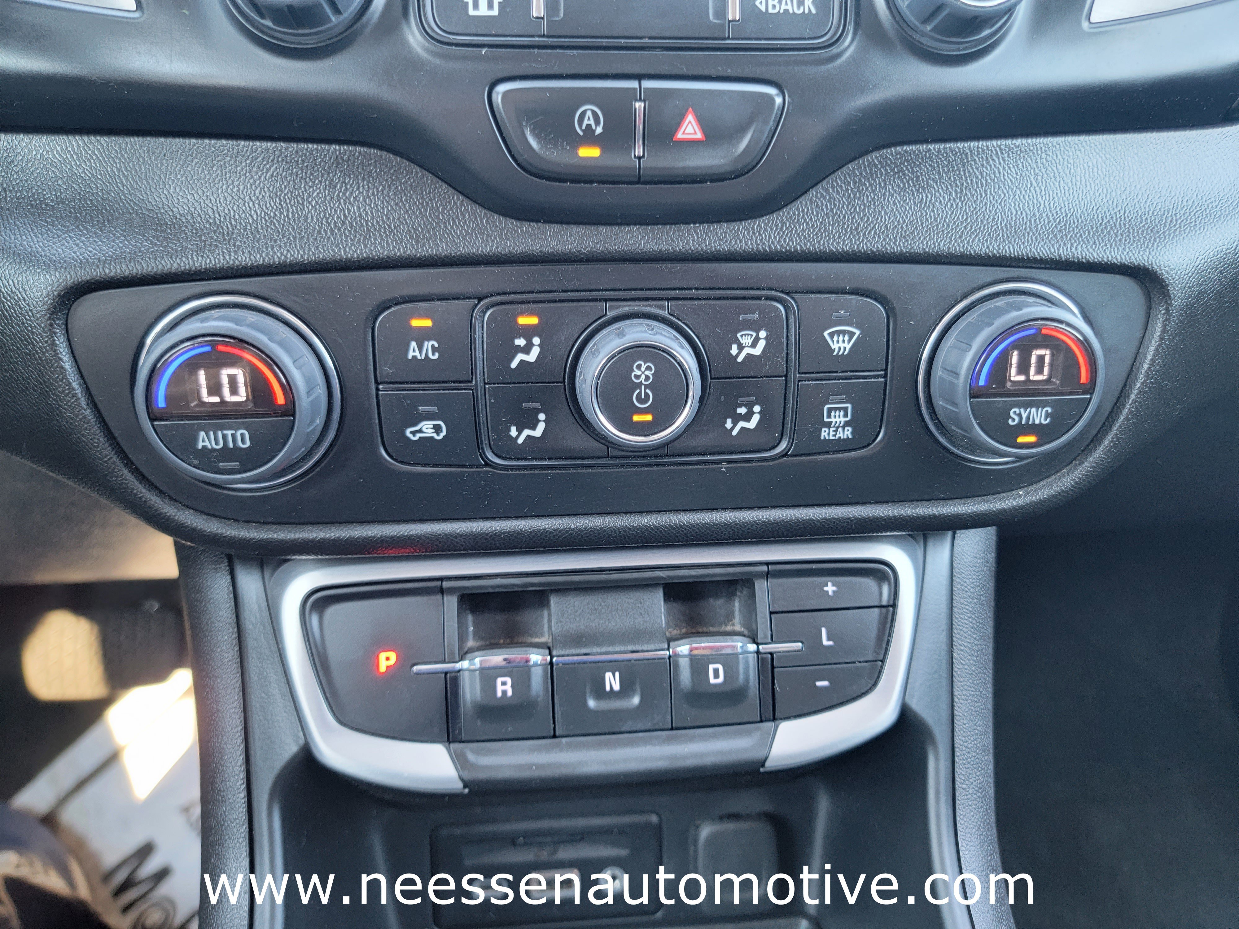 Used 2024 GMC Terrain SLT w/ Infotainment Package II image 24