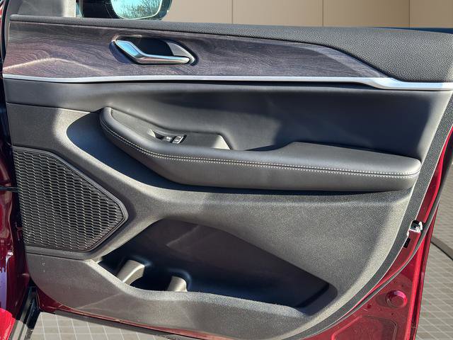 New 2025 Jeep Grand Cherokee L Limited w/ Luxury Tech Group II image 38