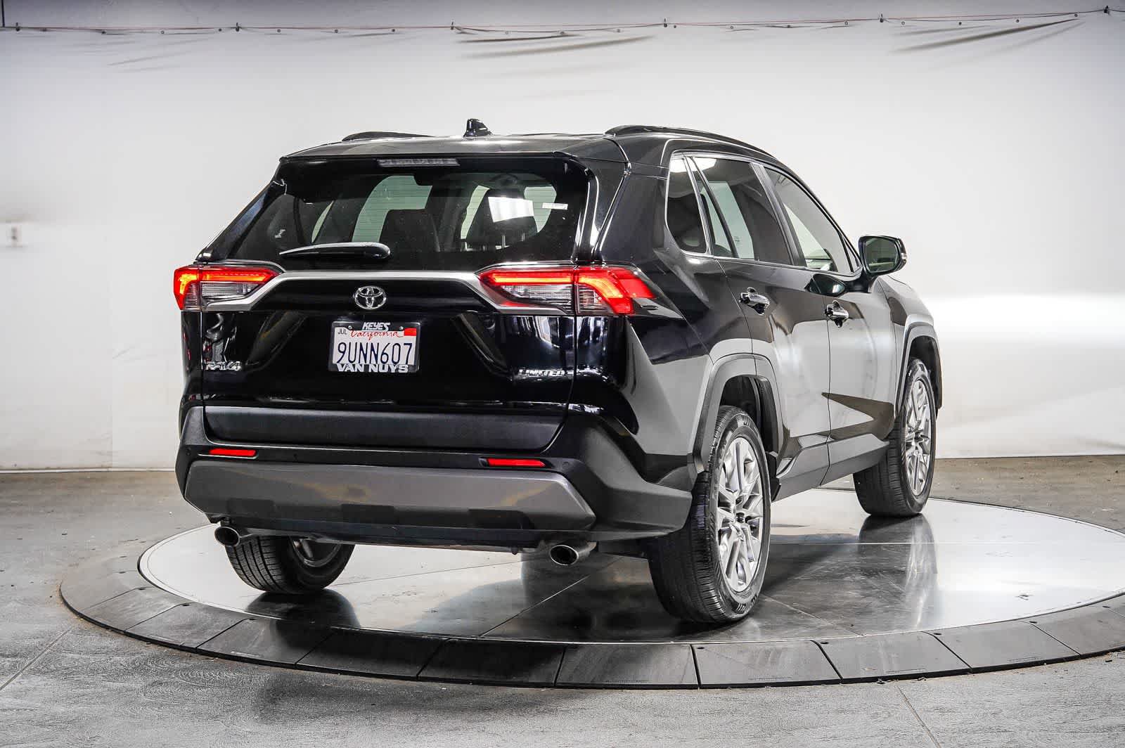 Certified 2021 Toyota RAV4 Limited FWD image 5