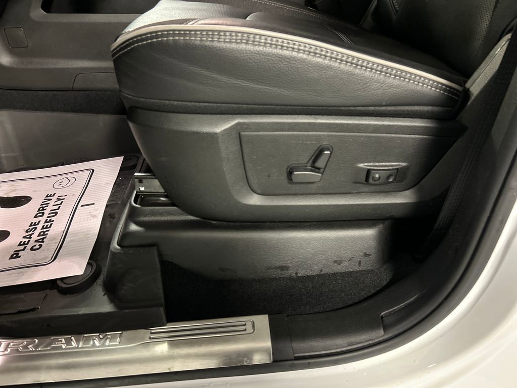 Used 2025 RAM 3500 Limited AWD/4WD image 13