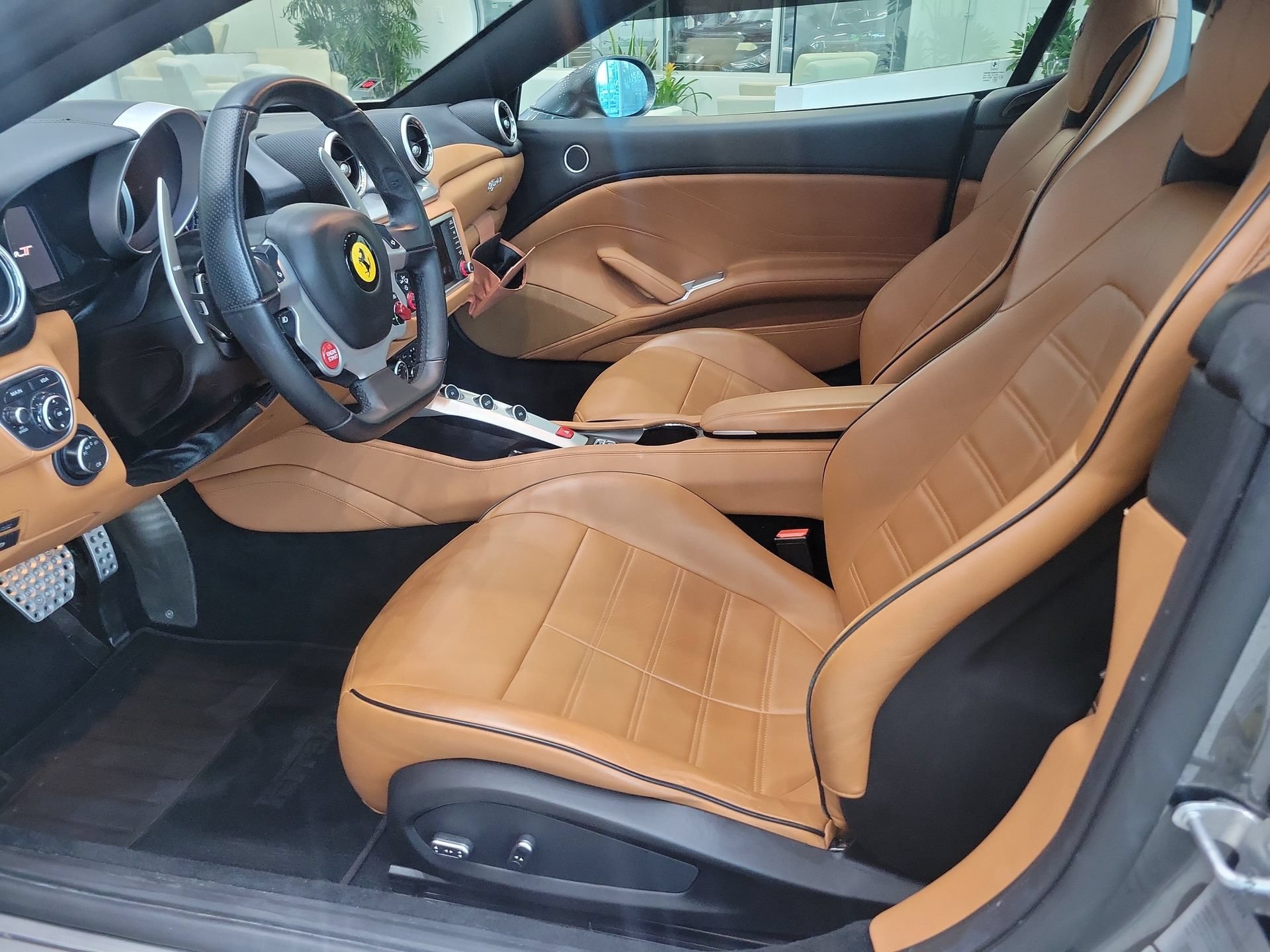 Used 2017 Ferrari California T RWD image 13