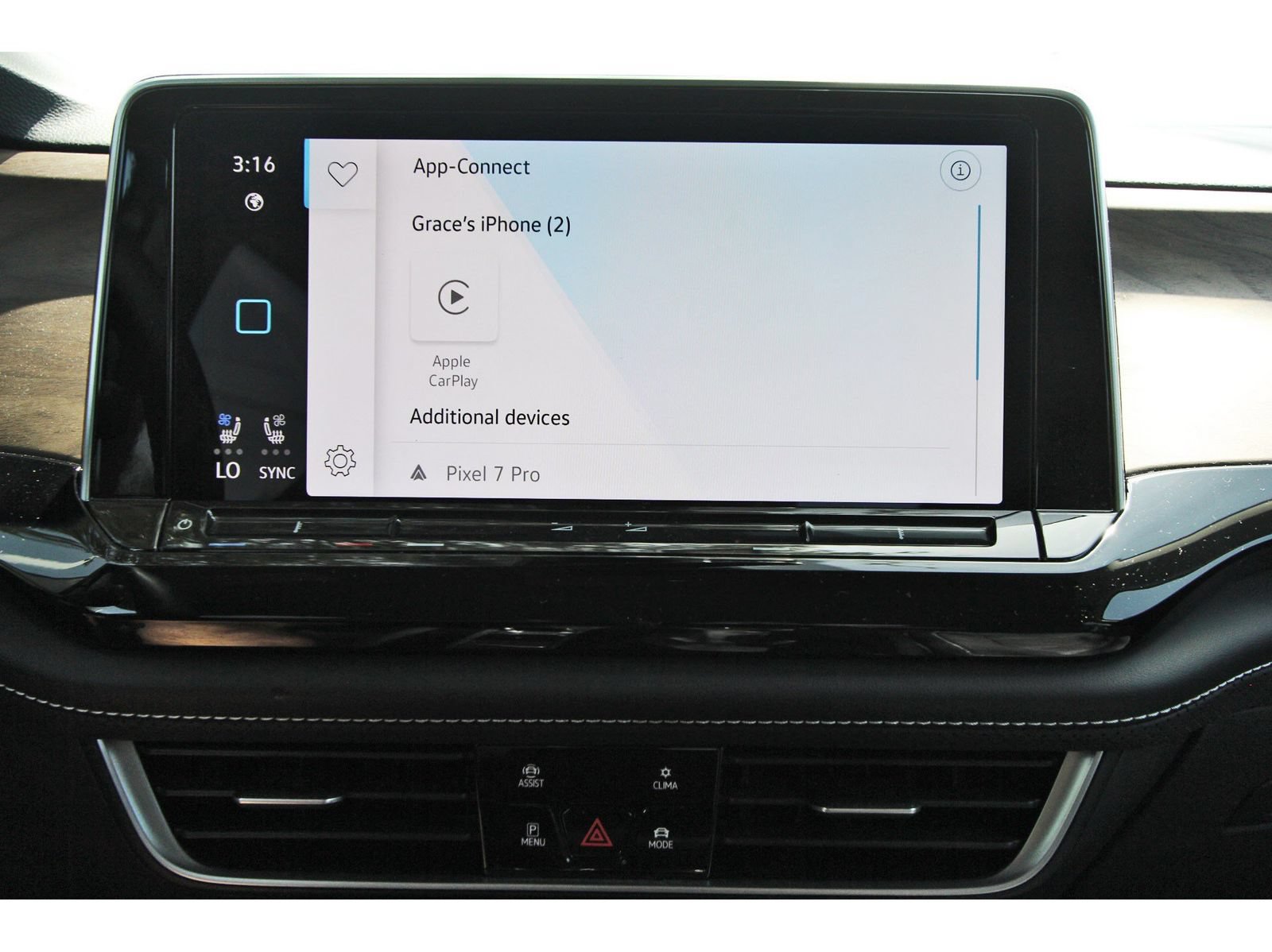 Used 2024 Volkswagen Atlas SE FWD image 22