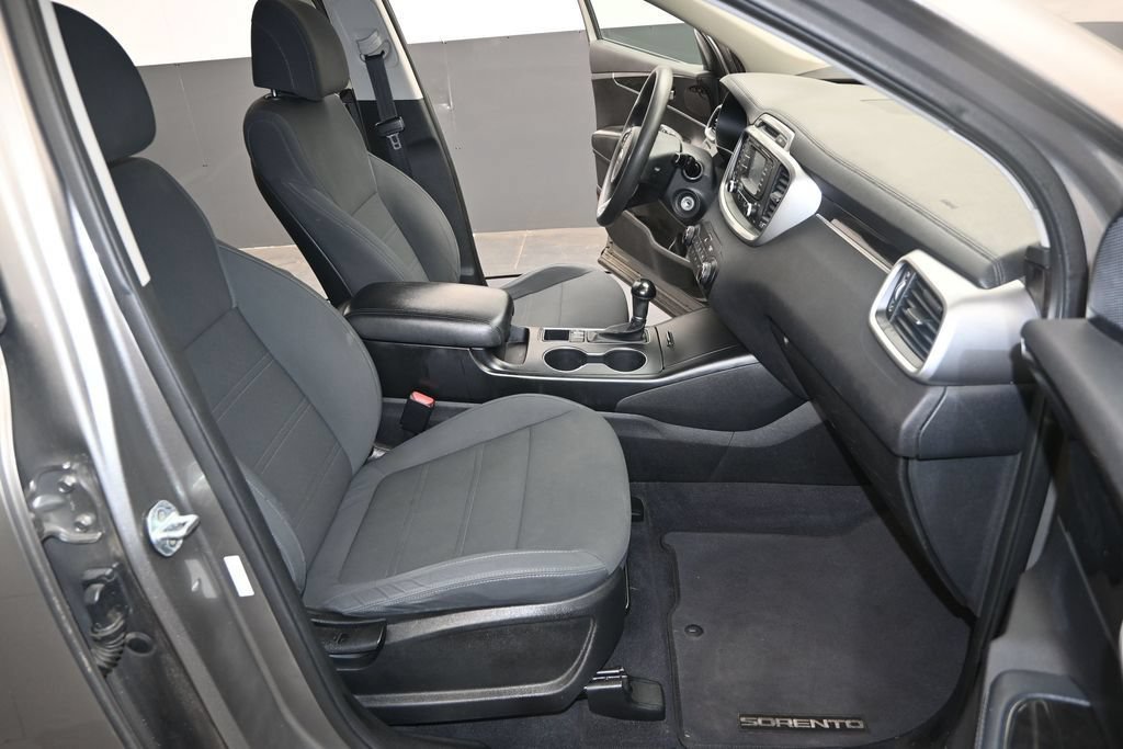Used 2017 Kia Sorento AWD image 25