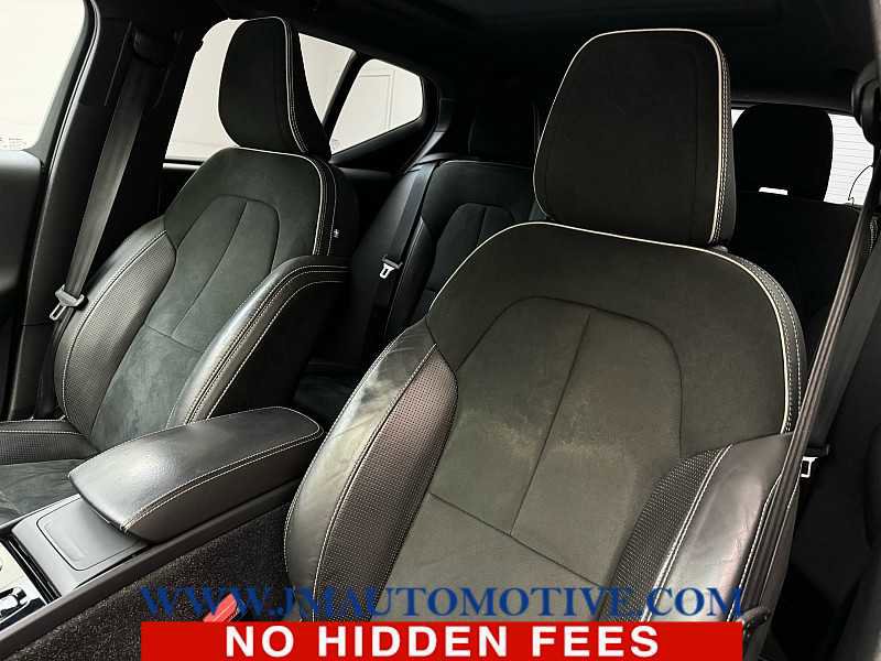Used 2020 Volvo XC40 T5 R-Design image 13
