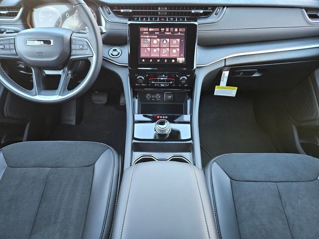 New 2025 Jeep Grand Cherokee Altitude image 14