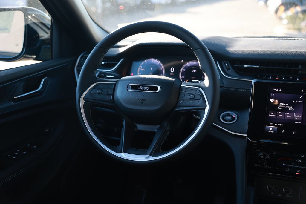 New 2025 Jeep Grand Cherokee Altitude image 20