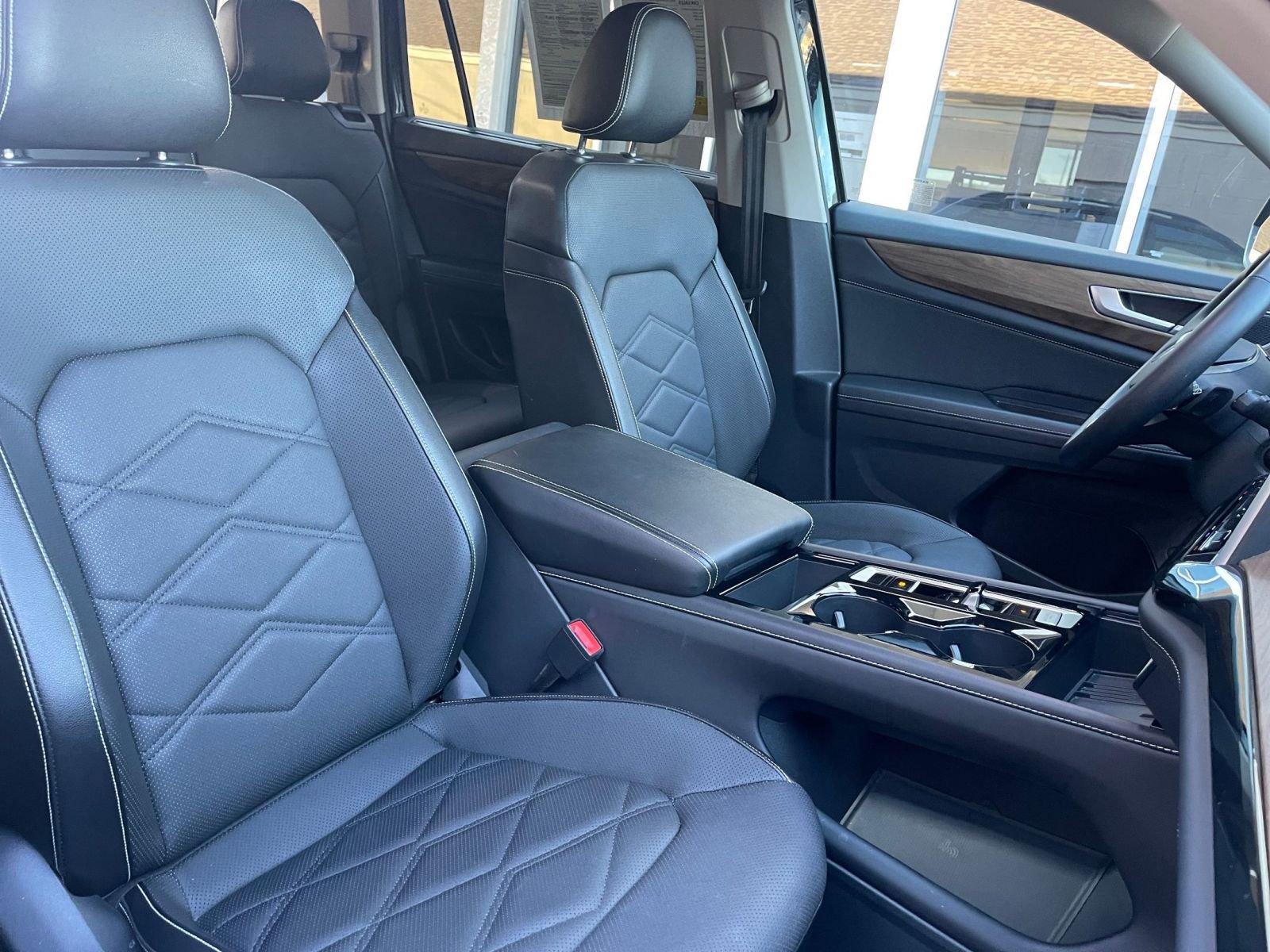 Used 2025 Volkswagen Atlas SE image 36