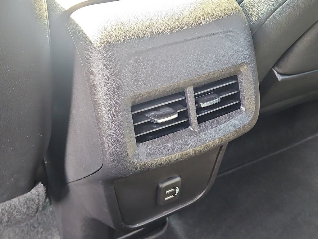 Used 2024 GMC Terrain SLT AWD/4WD image 16