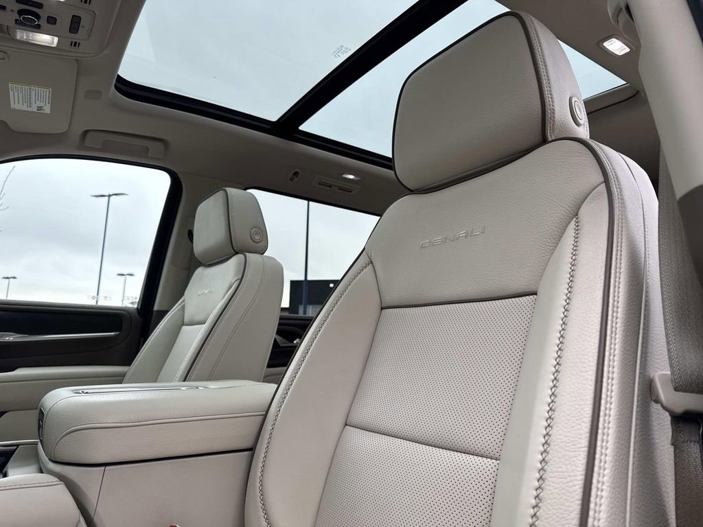 Used 2023 GMC Yukon XL Denali image 21