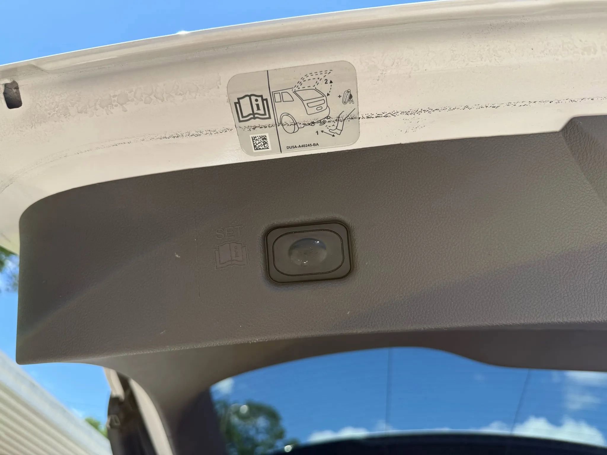 Used 2017 Lincoln MKX Reserve w/ Enhanced Security Package image 15