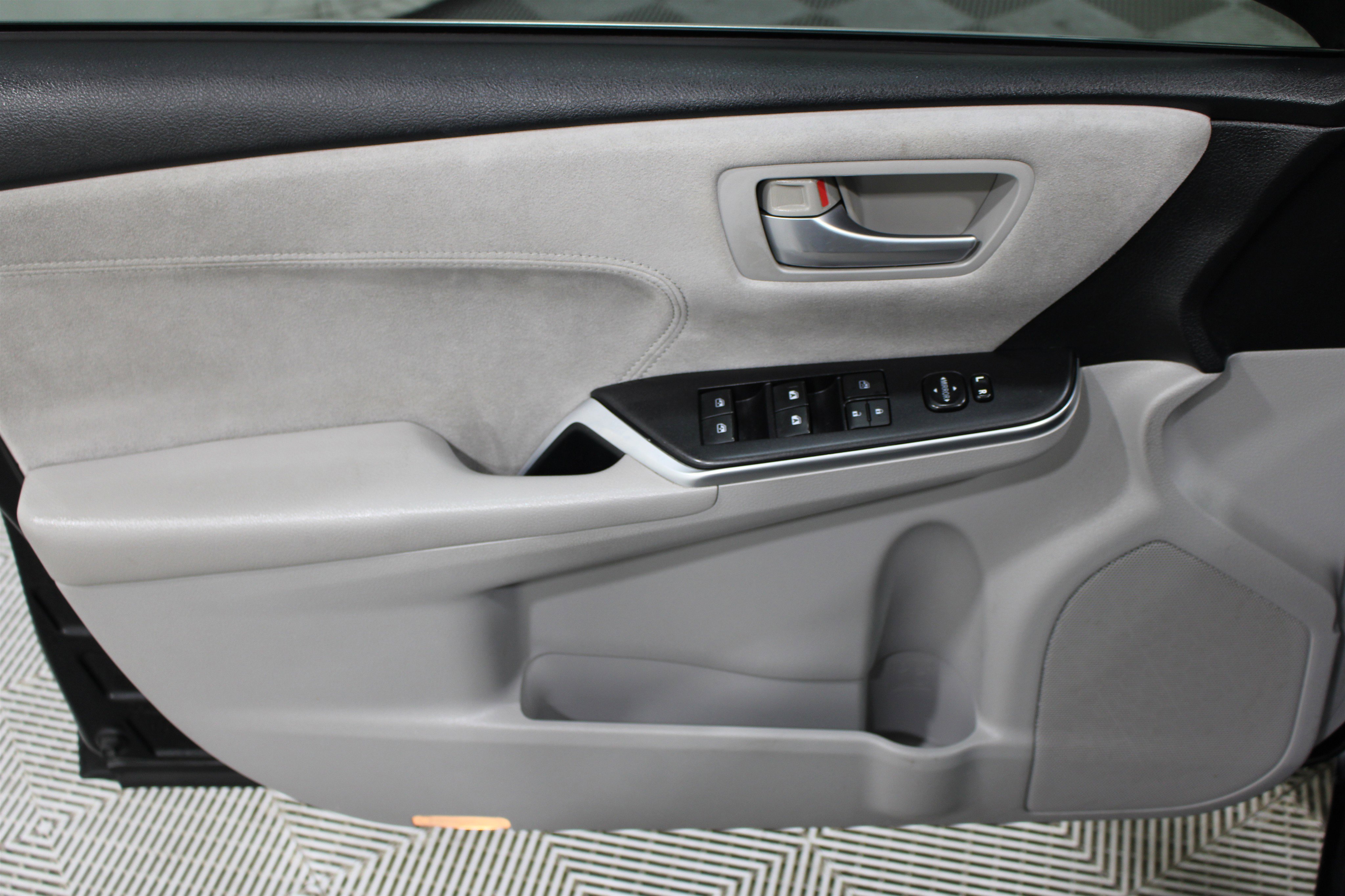 Used 2015 Toyota Camry XSE w/ Advanced Technology Package FWD image 6