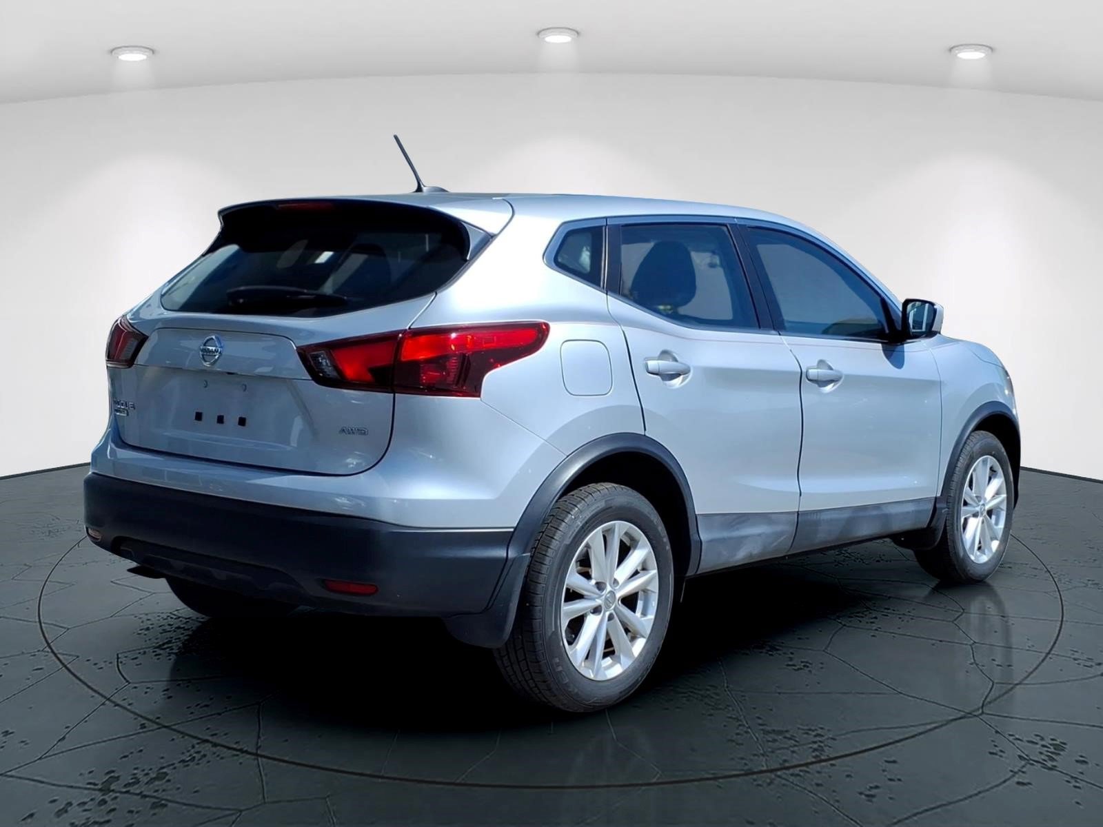 Used 2018 Nissan Rogue Sport S w/ S Appearance Package AWD/4WD image 3