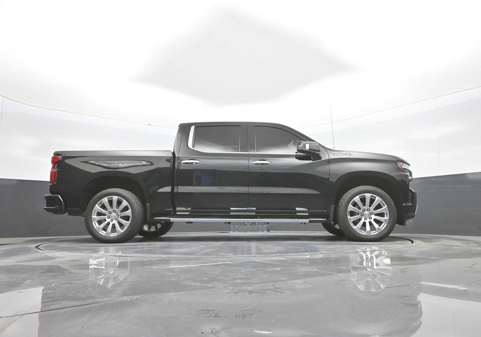 Used 2021 Chevrolet Silverado 1500 High Country w/ Technology Package AWD/4WD image 40