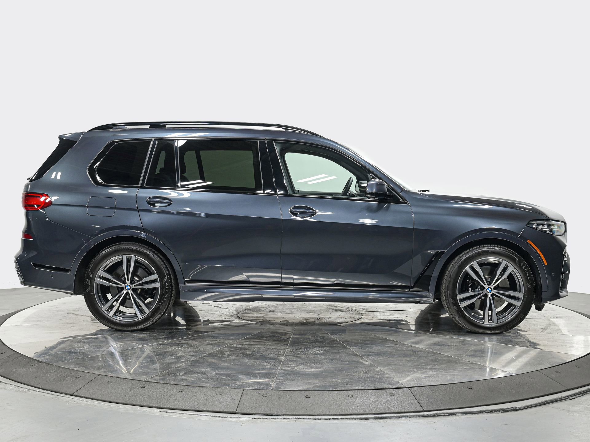 Used 2022 BMW X7 xDrive40i w/ M Sport Package image 8