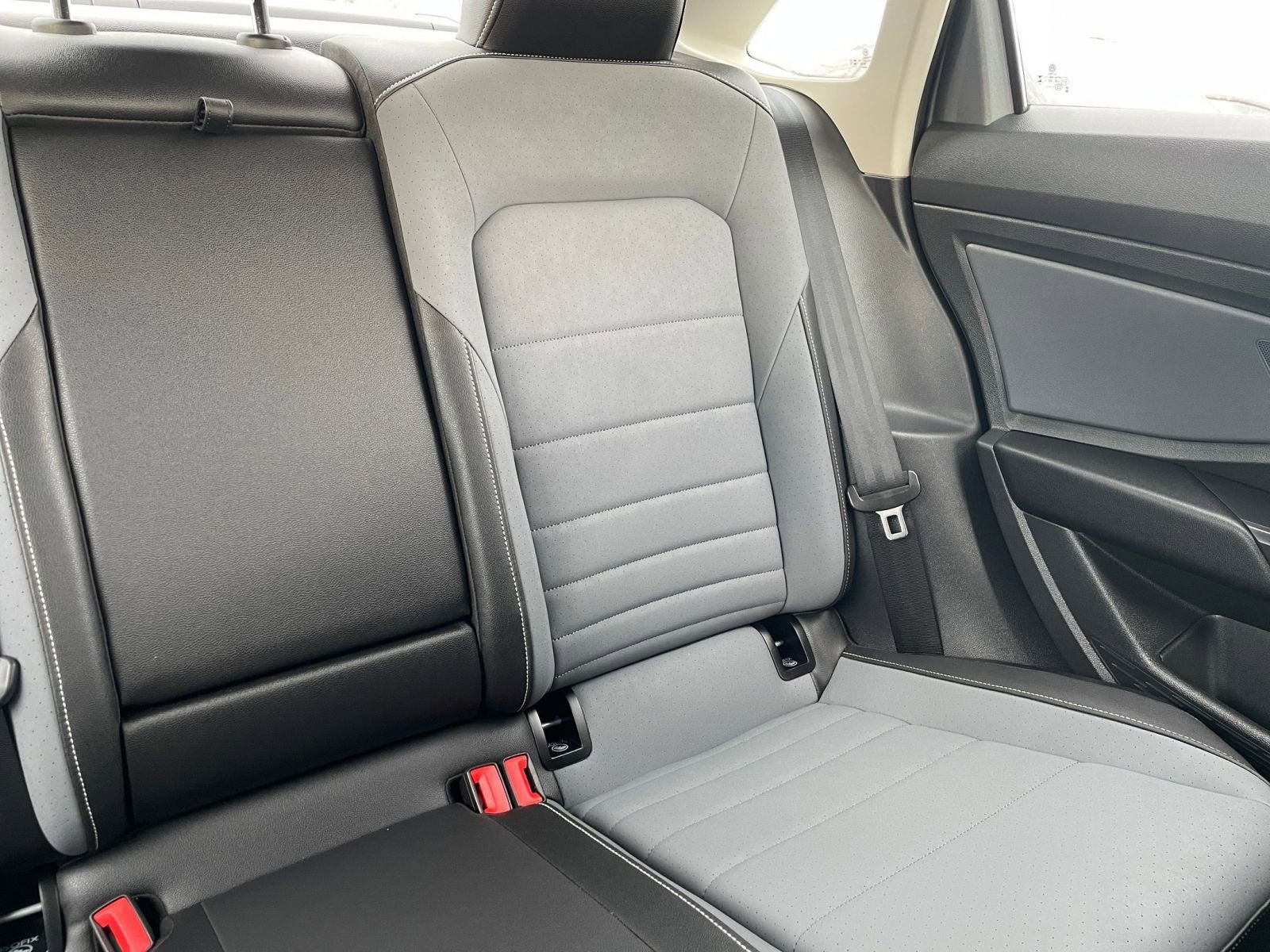 Used 2025 Volkswagen Jetta SE image 38