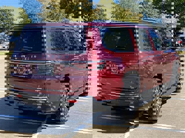 Used 2024 Jeep Wagoneer L Series II image 4