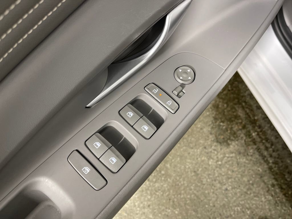 Certified 2025 Hyundai Elantra SEL FWD image 18