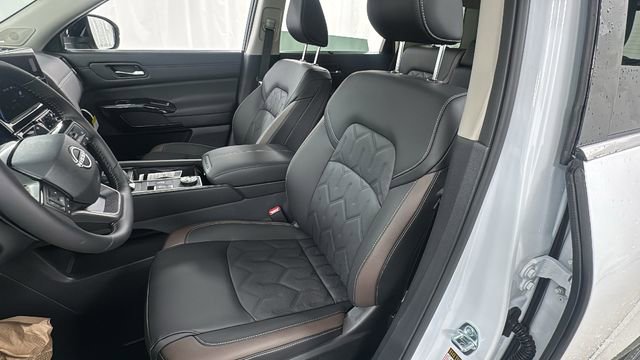 New 2026 Nissan Pathfinder Platinum image 10