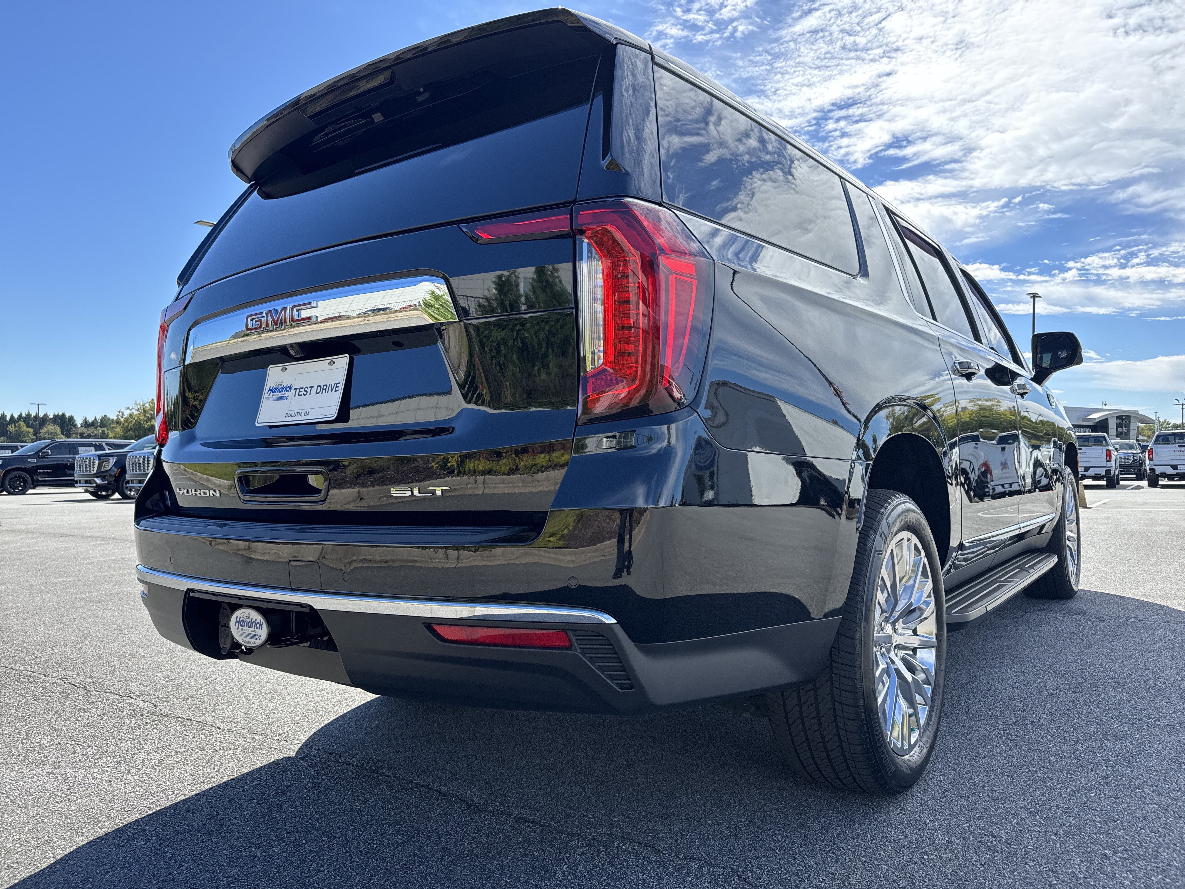 Used 2024 GMC Yukon XL SLT w/ SLT Luxury Package RWD image 10
