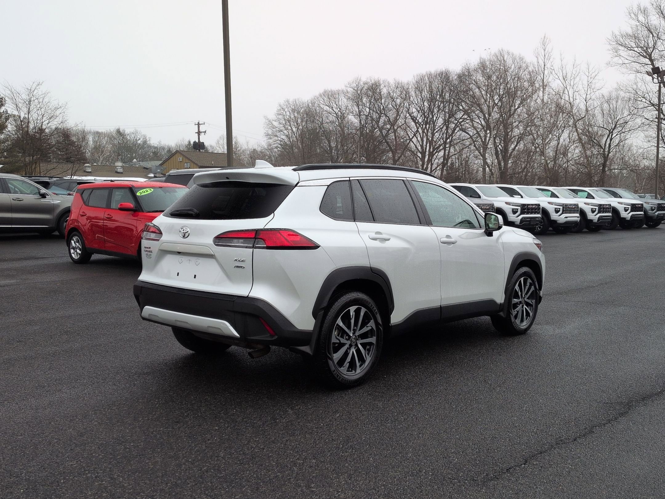 Used 2024 Toyota Corolla Cross XLE w/ Convenience Package image 5