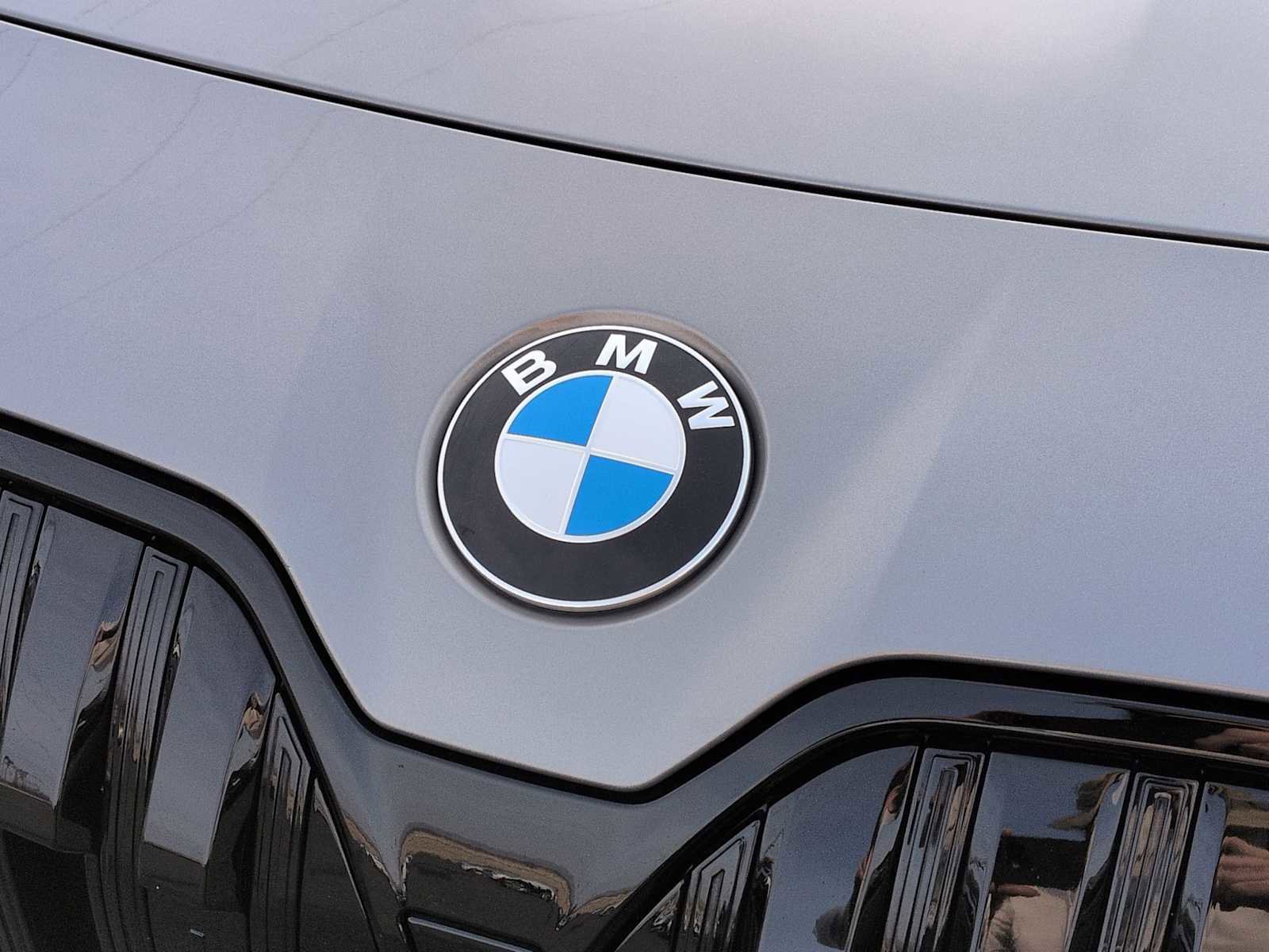 Used 2023 BMW 740i image 12