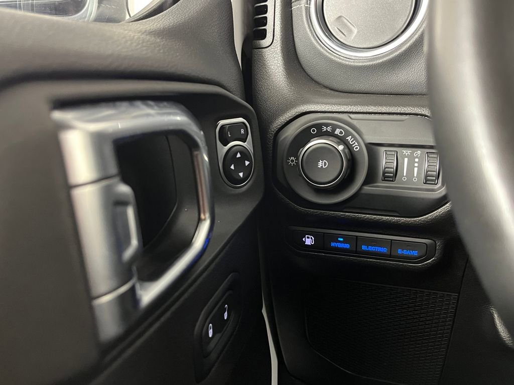 Used 2022 Jeep Wrangler Unlimited Sahara image 24