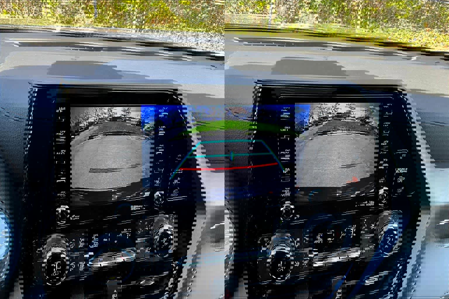 Used 2021 Toyota Highlander XLE image 27