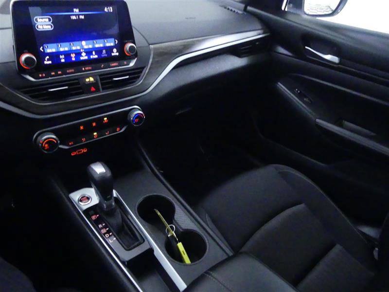 Used 2025 Nissan Altima 2.5 SV FWD image 13