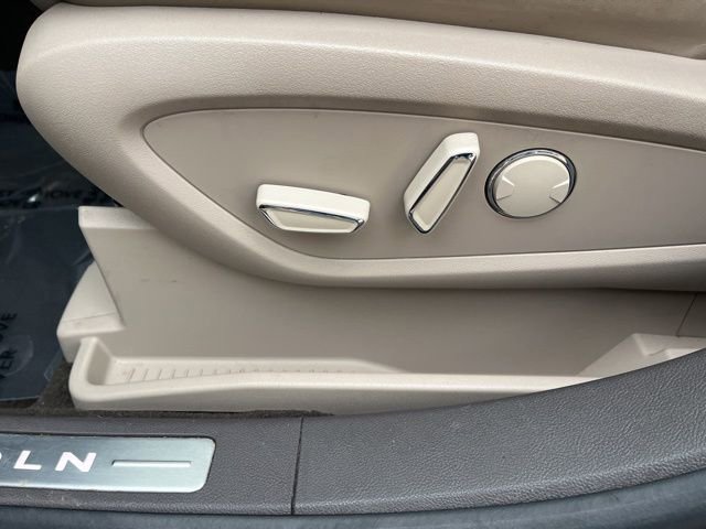 Used 2023 Lincoln Nautilus Reserve image 13