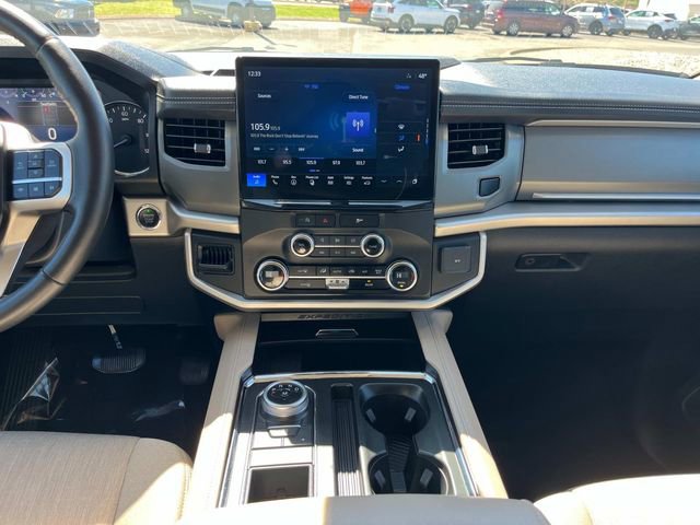 Used 2023 Ford Expedition XLT image 5