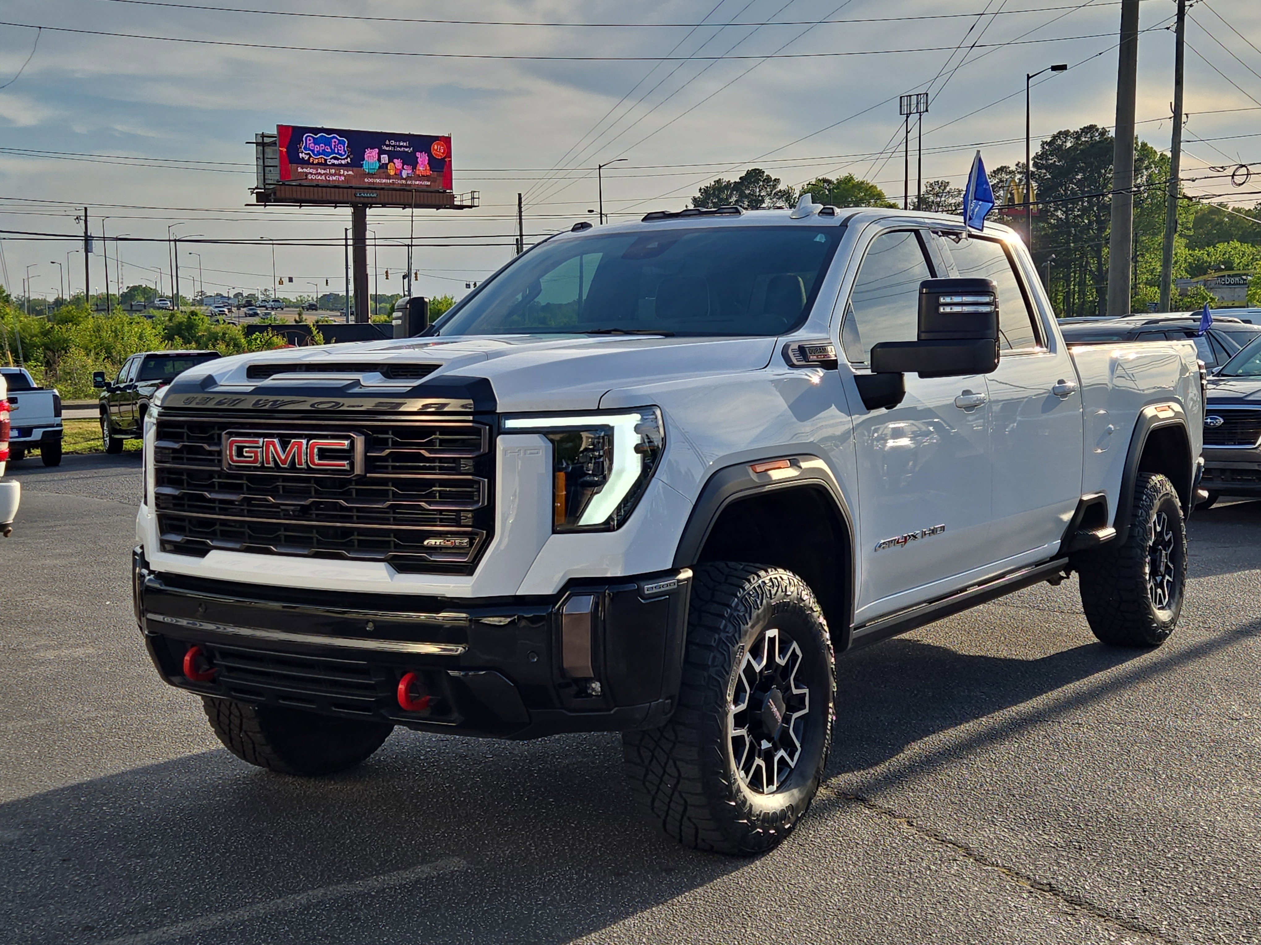 Used 2024 GMC Sierra 2500 AT4X image 2