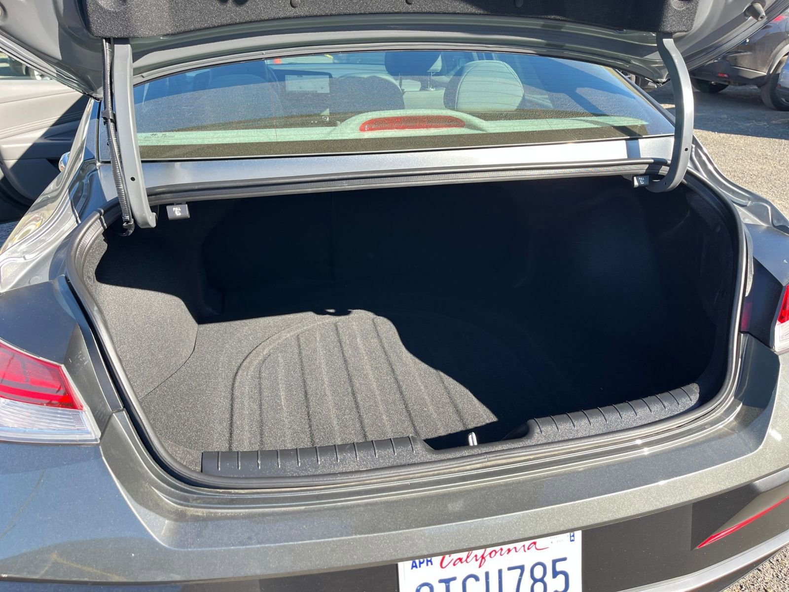 Used 2025 Hyundai Elantra SEL image 32