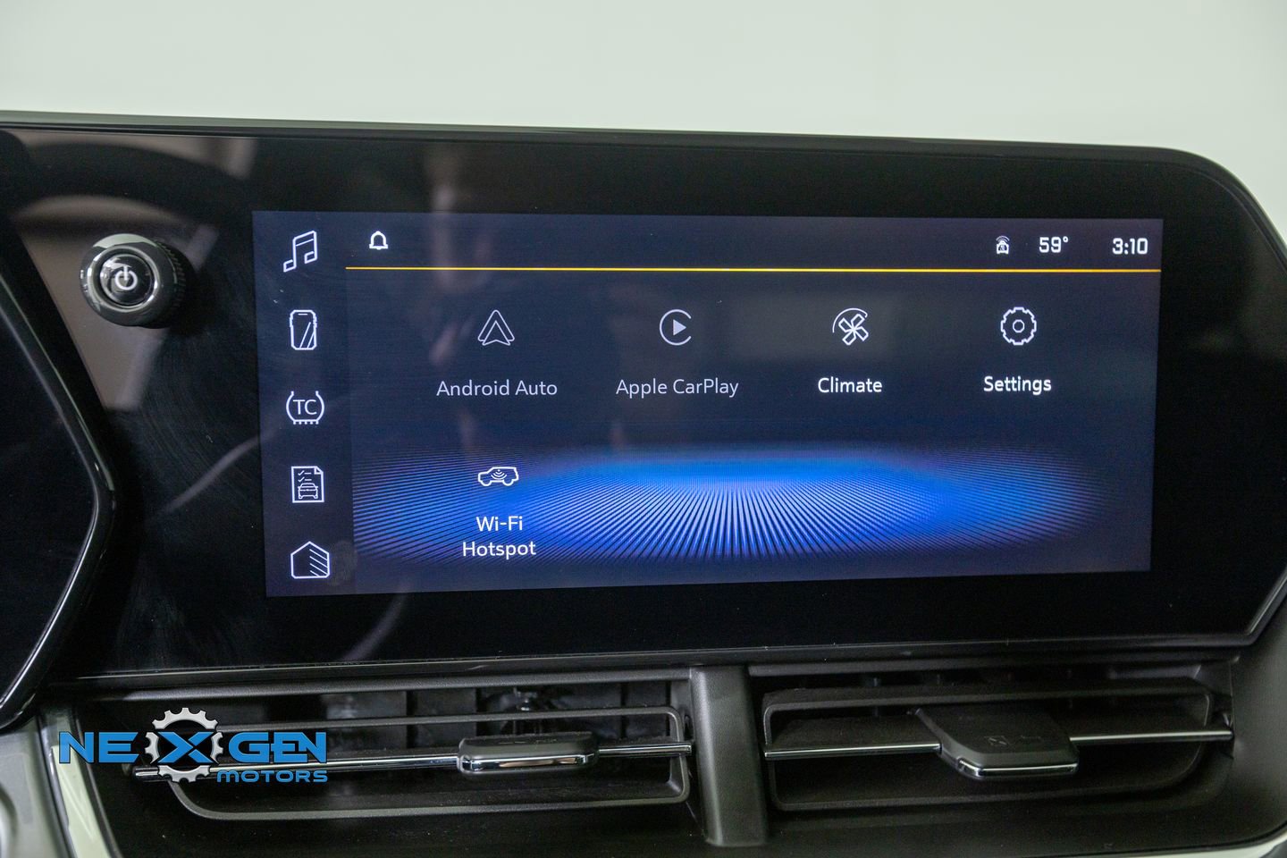 Used 2025 Chevrolet Trax LT w/ Driver Confidence Package FWD image 17