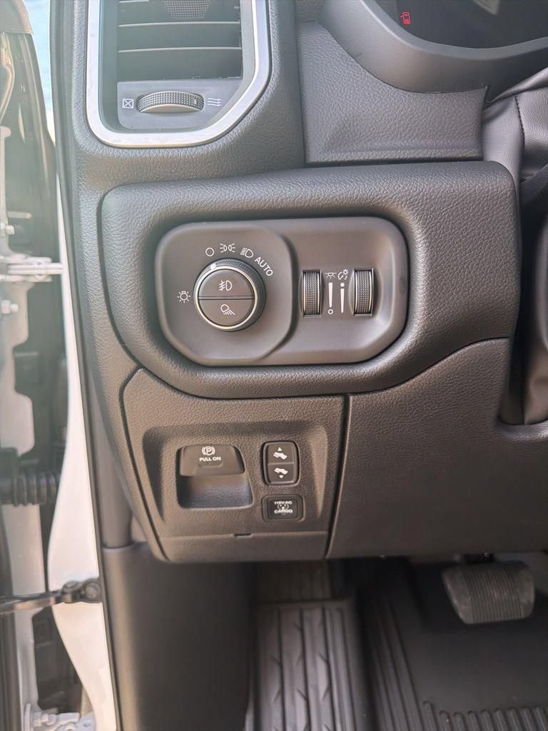 New 2026 RAM 1500 Big Horn AWD/4WD image 36