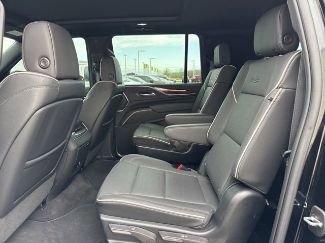 Used 2023 Cadillac Escalade ESV Premium Luxury AWD/4WD image 11