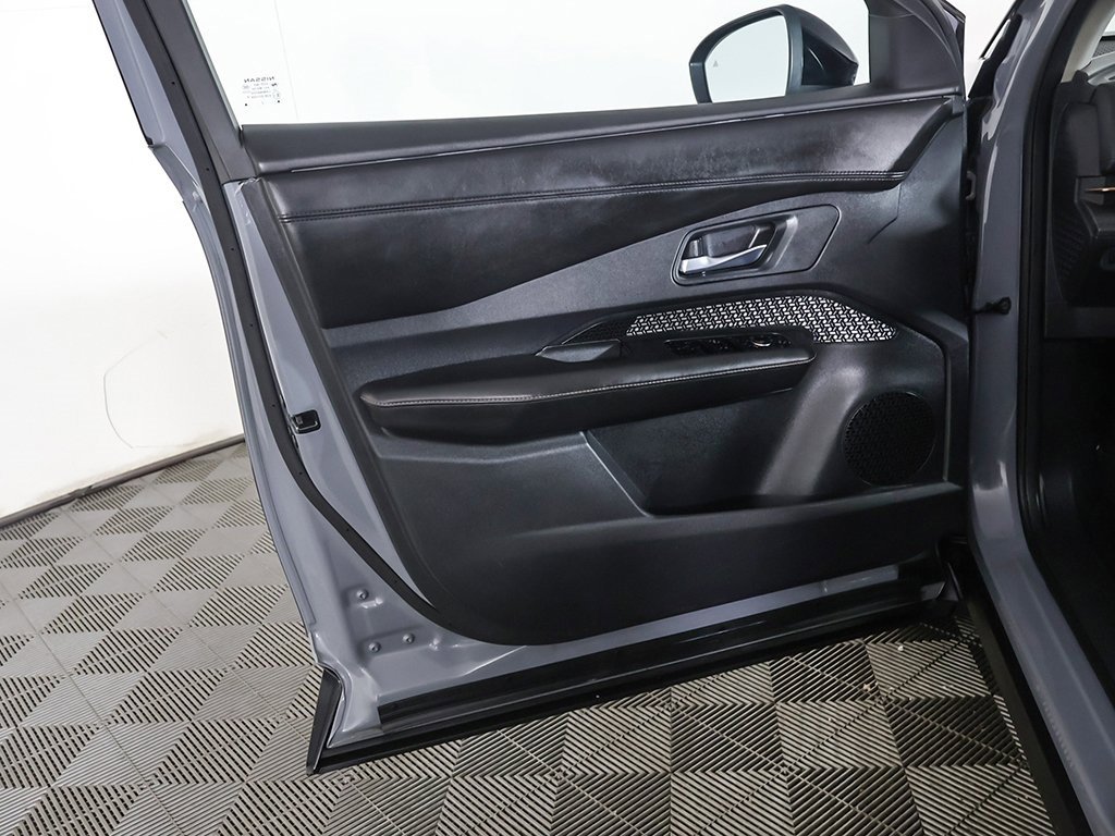 Used 2023 Nissan Ariya FWD image 21