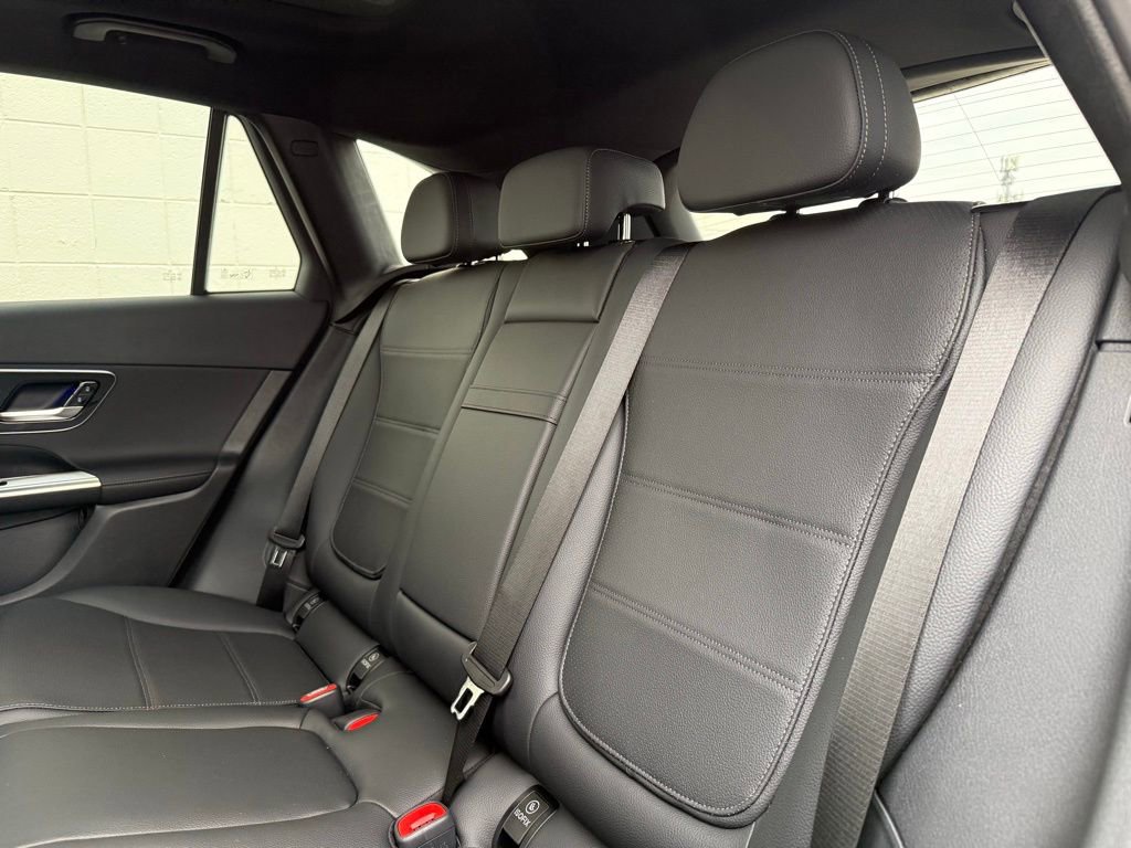 Used 2026 Mercedes-Benz GLC 300 4MATIC image 34