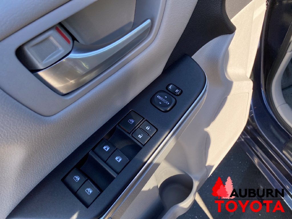 Used 2015 Toyota Camry LE FWD image 10