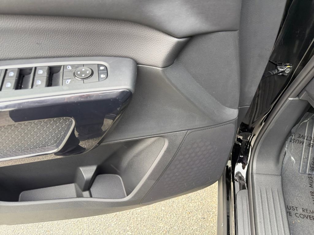 New 2025 Nissan Pathfinder SV image 13