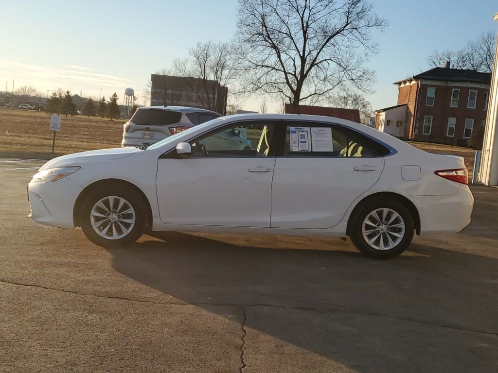 Used 2015 Toyota Camry LE image 4