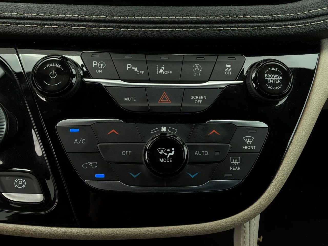 Used 2022 Chrysler Pacifica Limited FWD image 31