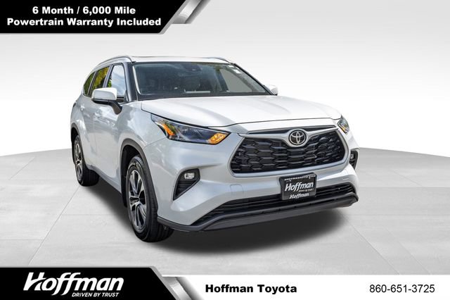 Used 2023 Toyota Highlander XLE AWD/4WD image 1
