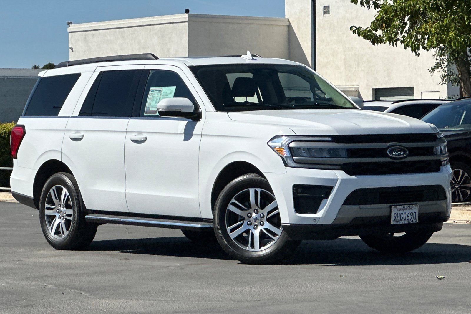 Used 2023 Ford Expedition XLT image 2