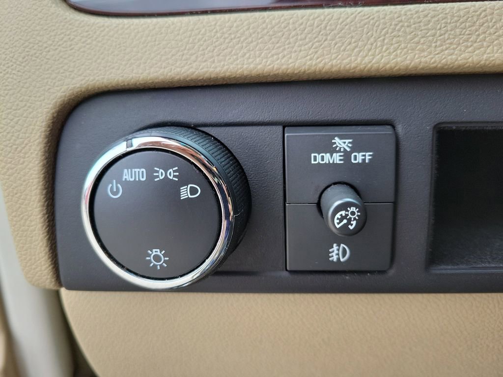 Used 2011 Cadillac Escalade Luxury AWD/4WD image 24