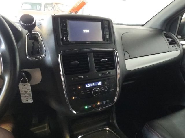 Used 2014 Dodge Grand Caravan R/T FWD image 29